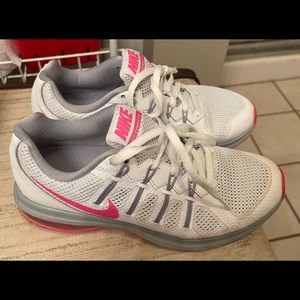 EUC. White and neon pink womens Nikes sz 7
